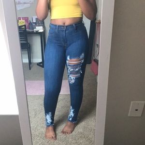 High waisted Distressed jeans